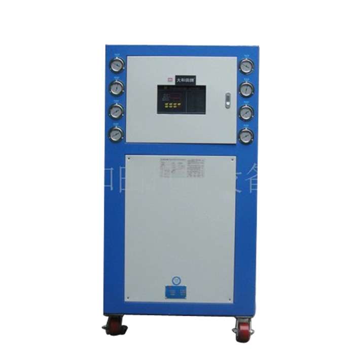 小型冷水機(jī)，但功能不減少